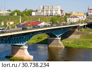 Вид на Старый мост через реку Неман апрельским днем. Гродно, Белоруссия (2019 год). Редакционное фото, фотограф Виктор Карасев / Фотобанк Лори