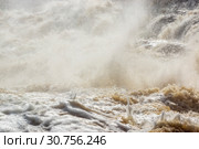 Пена, брызги и водяная пыль бушующего водопада Гирвас в Карелии. Стоковое фото, фотограф Sergei Gorin / Фотобанк Лори