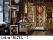 Место захоронения Патриарха Сергия (Старогородского) в Никольском приделе Богоявленского собора, Москва (2019 год). Редакционное фото, фотограф Дмитрий Неумоин / Фотобанк Лори