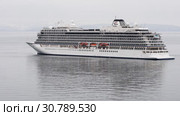 Passenger Liner Viking Orion reverse sailing in Pacific Ocean (2019 год). Редакционное видео, видеограф А. А. Пирагис / Фотобанк Лори