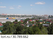 Панорама города Котельники Московской области, на дальнем плане Люберцы (2019 год). Редакционное фото, фотограф Дмитрий Неумоин / Фотобанк Лори