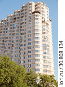 Multystoried house on the embankment to Volgograd (2019 год). Редакционное фото, фотограф Владимир Арсентьев / Фотобанк Лори