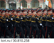 Воспитанники Тверского (Калининского) военного суворовского училища во время парада на Красной площади в честь Дня Победы (2019 год). Редакционное фото, фотограф Free Wind / Фотобанк Лори
