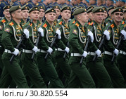 Курсанты Военного университета Министерства Обороны Российской Федерации во время парада на Красной площади в честь Дня Победы (2019 год). Редакционное фото, фотограф Free Wind / Фотобанк Лори