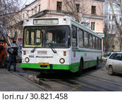 Автобус №91 на рейсе. 2-й Сетуньский проезд, 8. Район Раменки. Город Москва (2011 год). Редакционное фото, фотограф lana1501 / Фотобанк Лори