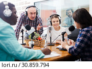 Radio hosts interviewing guest. Стоковое фото, фотограф Яков Филимонов / Фотобанк Лори