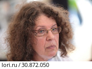 Александра Маринина во время книжного фестиваля на Красной площади (2019 год). Редакционное фото, фотограф Дмитрий Неумоин / Фотобанк Лори