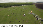 Народные гуляния в Башкирии - сабантуй - праздник плуга. Вид с воздуха. Folk festivals in Bashkiria - Sabantuy - the holiday of the plow. Aerial view. Стоковое видео, видеограф Евгений Романов / Фотобанк Лори