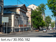 Дом Перовских.  Офис ООО КБ «ОГНИ МОСКВЫ». Улица Новая Басманная, 27, Москва (2019 год). Редакционное фото, фотограф Александр Щепин / Фотобанк Лори