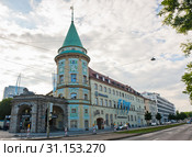 Здание Лёвенбройкеллер (Löwenbräukeller) - пивного зала пивоварни Löwenbräu в Мюнхене. Германия (2019 год). Редакционное фото, фотограф E. O. / Фотобанк Лори