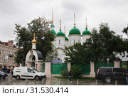 Храм Троицы Живоначальной в Листах. Москва, улица Сретенка (2019 год). Редакционное фото, фотограф Victoria Demidova / Фотобанк Лори
