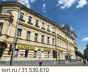 Москва, Лялиин переулок, дом 5 строение 1. Ранее жилой дом с торговыми помещениями (1895, архитектор Алексей Щеглов). (2019 год). Редакционное фото, фотограф Овчинникова Ирина / Фотобанк Лори