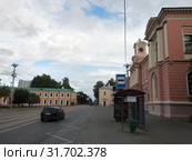 Автобусная остановка у Тимирязевской Академии, Москва (2019 год). Редакционное фото, фотограф Ирина Терентьева / Фотобанк Лори