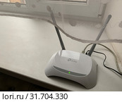 Wi-Fi роутер TP-Link (2019 год). Редакционное фото, фотограф Кузнецов Максим / Фотобанк Лори