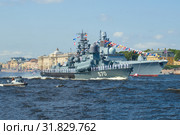 Малый ракетный корабль "Пассат" принимает участие в военно-морском параде в честь Дня ВМФ. Санкт-Петербург (2019 год). Редакционное фото, фотограф Виктор Карасев / Фотобанк Лори