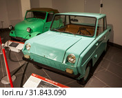 СМЗ С-3Д (эс-три-дэ) — двухместный четырёхколёсный автомобиль-мотоколяска. Музей автомобильной техники УГМК «ХХ век АВТО». Верхняя Пышма. Свердловская область (2019 год). Редакционное фото, фотограф Сергей Афанасьев / Фотобанк Лори