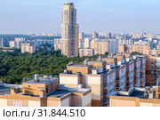 Москва, улица Дыбенко, 38 корпус 1, жилой комплекс "Корона Севера" (2019 год). Редакционное фото, фотограф glokaya_kuzdra / Фотобанк Лори