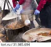 Cooking in iron cauldrons on open fire. Стоковое фото, фотограф Яков Филимонов / Фотобанк Лори