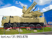 Российский самоходный зенитный ракетно-пушечный комплекс (ЗРПК) Панцирь-С1 на базе автомобиля КАМАЗ-6560. Экспонат МАКС-2017. Редакционное фото, фотограф Виктор Карасев / Фотобанк Лори