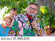 Russia, Samara, June 2019. Portrait of fashion historian Alexander Vasilyev at a lecture. Bank of the Volga. Festival "Volga Fest" Редакционное фото, фотограф Акиньшин Владимир / Фотобанк Лори
