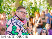 Russia, Samara, June 2019. Portrait of fashion historian Alexander Vasilyev at a lecture. Bank of the Volga. Festival "Volga Fest" Редакционное фото, фотограф Акиньшин Владимир / Фотобанк Лори