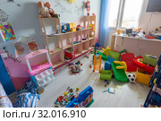 Кавардак после ухода гостей в детской комнате (2019 год). Редакционное фото, фотограф Иванов Алексей / Фотобанк Лори