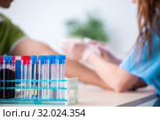 Blood transfusion in hospital clinic. Стоковое фото, фотограф Elnur / Фотобанк Лори
