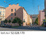 Улица Всеволода Вишневского со стороны Левашовского проспекта. Санкт-Петербург (2019 год). Редакционное фото, фотограф Александр Щепин / Фотобанк Лори