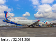 Самолет Airbus 321 («Аэробус А321») авиакомпании «Уральские авиалинии» (бортовой номер VQ-BOZ), аварийно севший в поле в Подмосковье 15 августа 2019 года. Редакционное фото, фотограф Владимир Сергеев / Фотобанк Лори