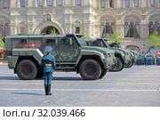 Репетиция празднования Дня Победы в Москве. Торжественное прохождение военной техники по Красной площади. Бронированный автомобиль "Тайфун-К 4х4" (2019 год). Редакционное фото, фотограф Игорь Долгов / Фотобанк Лори