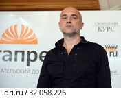 Писатель Захар Прилепин выступает перед сибирскими читателями (2016 год). Редакционное фото, фотограф Free Wind / Фотобанк Лори