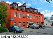 Раковское предместье, улица Раковская, 16А. Здание XIX в. в историческом центре Минска, Беларусь (2019 год). Редакционное фото, фотограф Ольга Коцюба / Фотобанк Лори