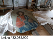 Архангельская область, Ненокса. Центральный медальон росписи потолочного покрытия (небес) деревянной церкви Троицы Живоночальной (Троицкой). (2019 год). Редакционное фото, фотограф Ольга Шуклина / Фотобанк Лори