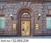 Entrance to the Ministry of Science and Higher Education (2019 год). Редакционное фото, фотограф Руслан Григолава / Фотобанк Лори