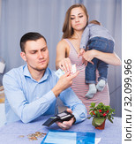 Portrait of quarreled wife asking money. Стоковое фото, фотограф Яков Филимонов / Фотобанк Лори