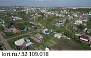 Татарстан. Село Черемшан. Вид с воздуха. Tatarstan. The Village Of Cheremshan. Aerial view. (2019 год). Стоковое видео, видеограф Евгений Романов / Фотобанк Лори