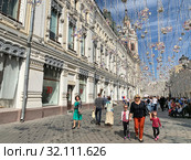 Москва, Никольская улица летом (2019 год). Редакционное фото, фотограф Овчинникова Ирина / Фотобанк Лори