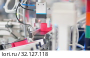 Modern technological exhibition - automated conveyor. Стоковое видео, видеограф Константин Шишкин / Фотобанк Лори
