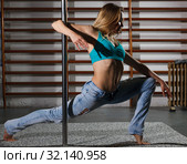 Woman on pylon in lightless studio. Стоковое фото, фотограф Яков Филимонов / Фотобанк Лори