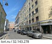 Москва, Маросейка, 10/1 строение 1 / Петроверигский переулок, 1. Московская коллегия адвокатов «Карабанов и Партнеры» (2019 год). Редакционное фото, фотограф Овчинникова Ирина / Фотобанк Лори