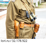 Vintage leather holster, binoculars and other ammunition on the belt. Стоковое фото, фотограф FotograFF / Фотобанк Лори