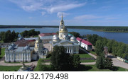 Нило-Столобенская пустынь солнечным августовским днем (аэросъемка). Тверская область, Россия (2019 год). Стоковое видео, видеограф Виктор Карасев / Фотобанк Лори