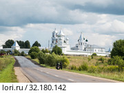 Вид на Никитский мужской монастырь. Переславль-Залесский (2019 год). Редакционное фото, фотограф Кузин Алексей / Фотобанк Лори