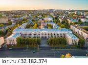 Вид сверху на центр города Петрозаводска. Петрозаводский государственный университет. Рассветное время. Редакционное фото, фотограф Сергей Цепек / Фотобанк Лори