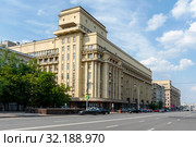 Проспект Академика Сахарова. Здания Министерства авиационной промышленности СССР. Москва (2019 год). Редакционное фото, фотограф Александр Щепин / Фотобанк Лори