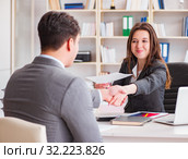 Business meeting between businessman and businesswoman. Стоковое фото, фотограф Elnur / Фотобанк Лори