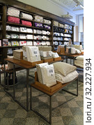 Finlayson Factory Shop Tampere. Bed set. Финляндия (2019 год). Редакционное фото, фотограф Валерия Попова / Фотобанк Лори