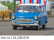 Микроавтобус Форд Транзит МК-1 крупным планом. Ежегодный парад ретро транспорта в честь Дня города. Санкт-Петербург (2019 год). Редакционное фото, фотограф Виктор Карасев / Фотобанк Лори