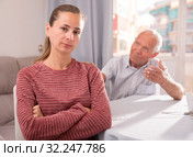 Elderly father apologizes to daughter after quarrel. Стоковое фото, фотограф Яков Филимонов / Фотобанк Лори