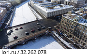 Aerial view at the Nevsky avenue from the Anichkov Bridge at winter season. The Fontanka river. Saint-Petersburg, Russia (2017 год). Редакционное фото, фотограф Кекяляйнен Андрей / Фотобанк Лори